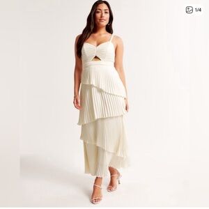 Abercrombie & Fitch (A&F) Giselle Pleated Tiered
Maxi Dress size large